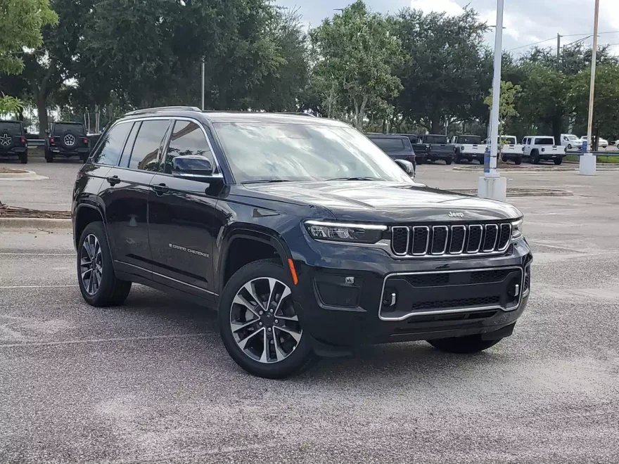 2025 Jeep Grand Cherokee Overland photo 1