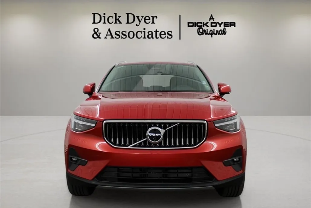 2024 Volvo XC40 Plus photo 1