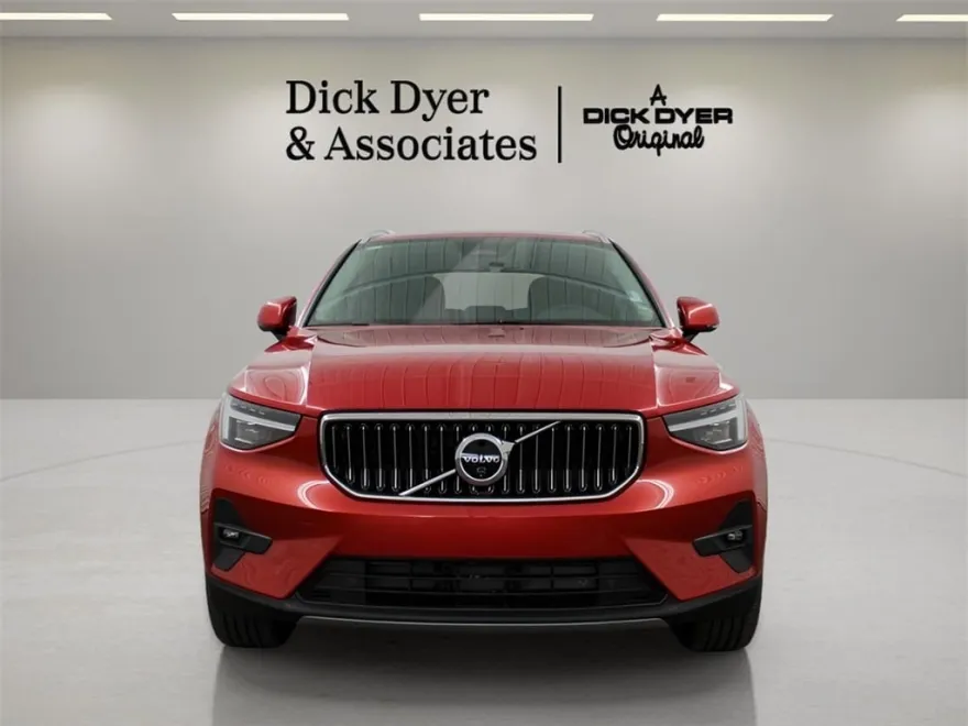 2024 Volvo XC40 Plus photo 1
