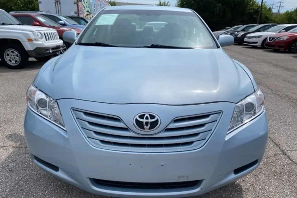 2009 Toyota Camry LE photo 1
