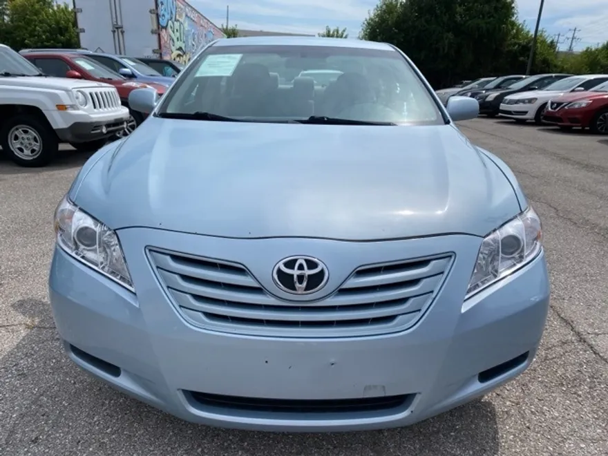 2009 Toyota Camry LE photo 1