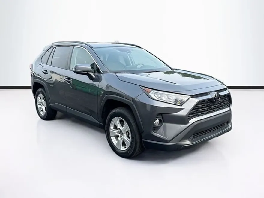 2021 Toyota RAV4 XLE photo 1