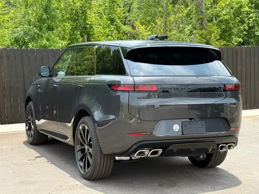 2025 Land Rover Range Rover Sport SE photo 1