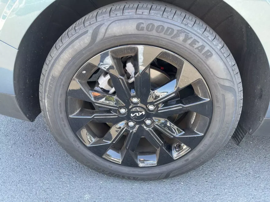 2024 Kia Carnival SX Prestige photo 1