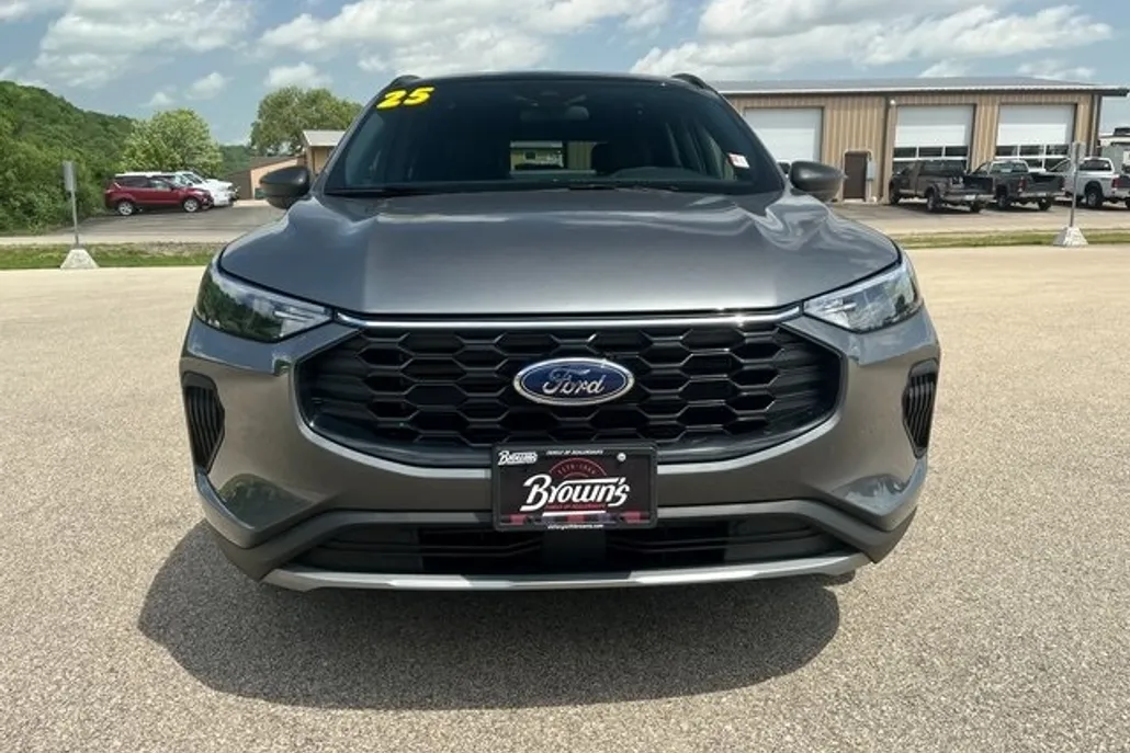 2025 Ford Escape ST-Line photo 1