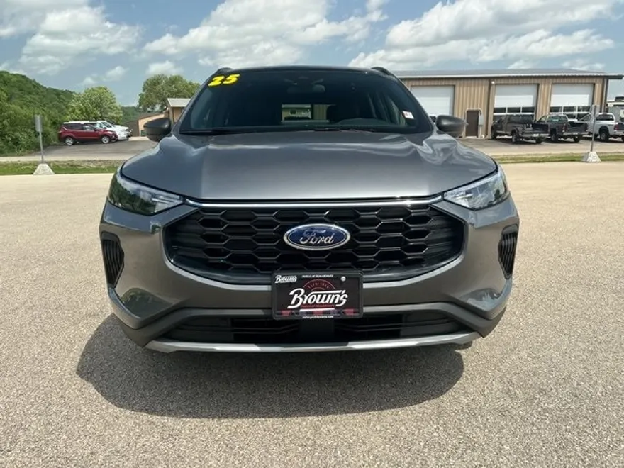 2025 Ford Escape ST-Line photo 1