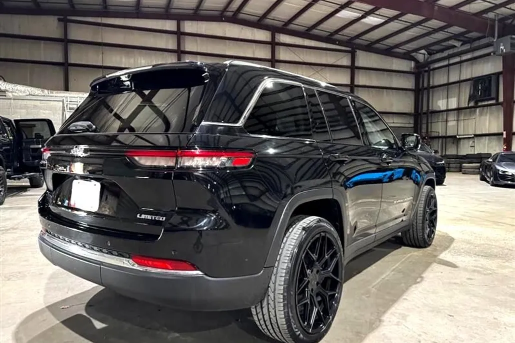 2023 Jeep Grand Cherokee Limited photo 1
