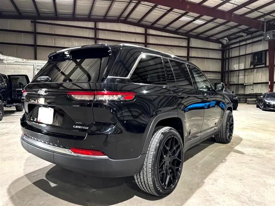 2023 Jeep Grand Cherokee Limited photo 1
