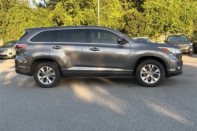 2016 Toyota Highlander Base Hybrid photo 1