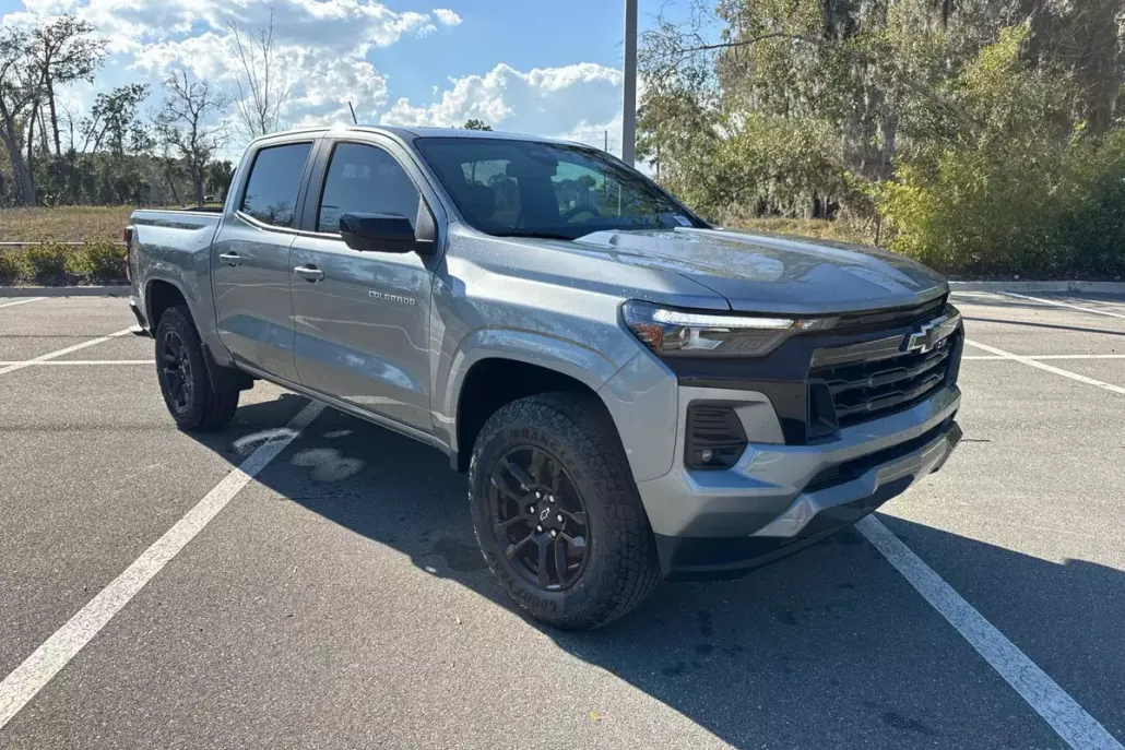 2025 Chevrolet Colorado Z71 photo 1
