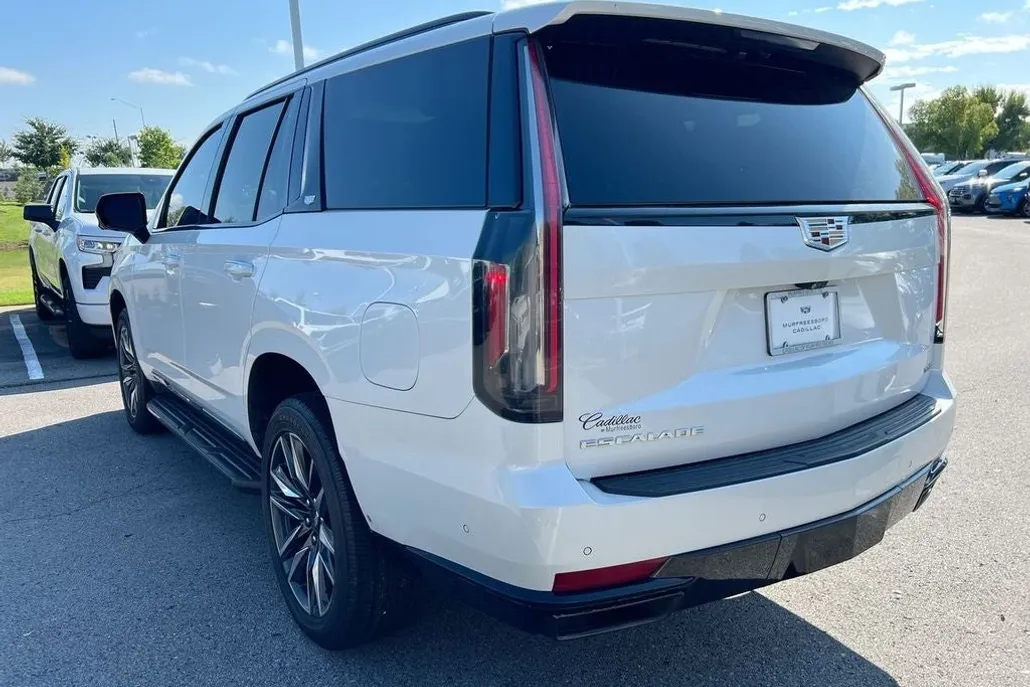 2022 Cadillac Escalade Sport photo 1