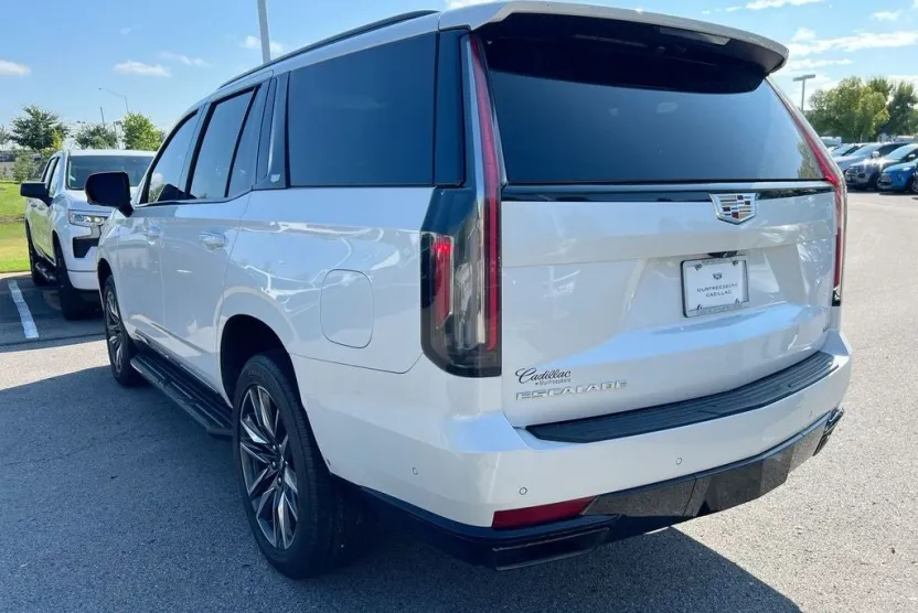 2022 Cadillac Escalade Sport photo 1
