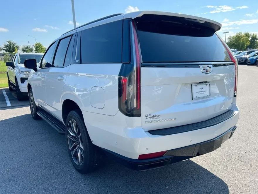2022 Cadillac Escalade Sport photo 1