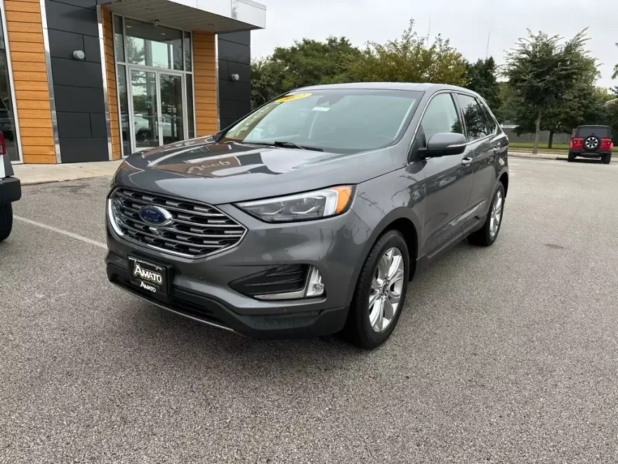 2022 Ford Edge Titanium photo 1