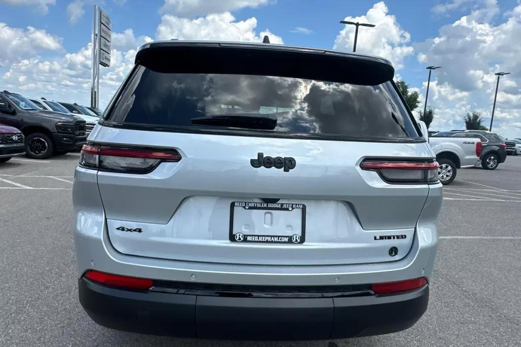 2025 Jeep Grand Cherokee Limited photo 1