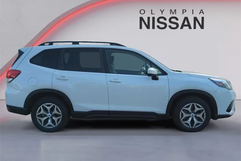 2023 Subaru Forester Premium photo 1
