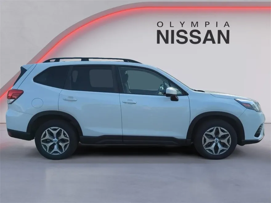 2023 Subaru Forester Premium photo 1