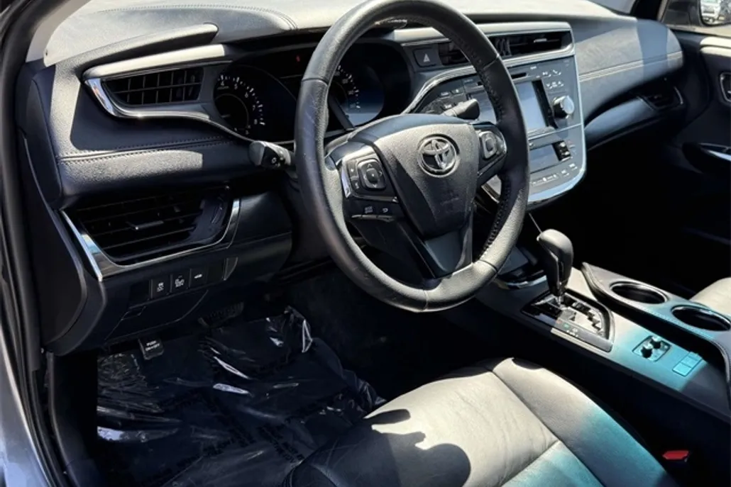 2016 Toyota Avalon XLE Premium photo 1