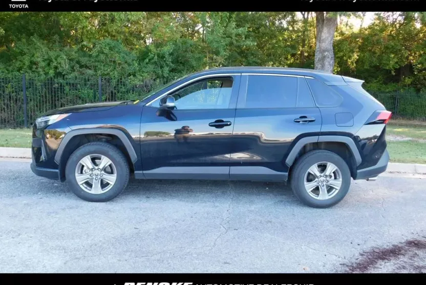 2024 Toyota RAV4 XLE photo 1