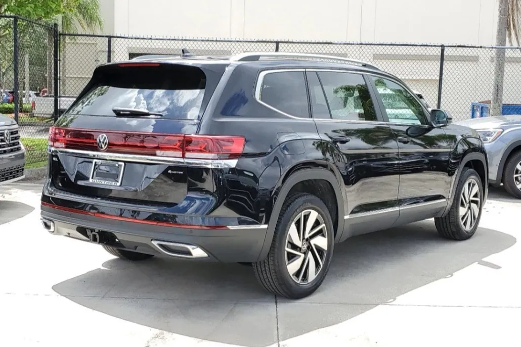 2026 Volkswagen Atlas SE Technology photo 1