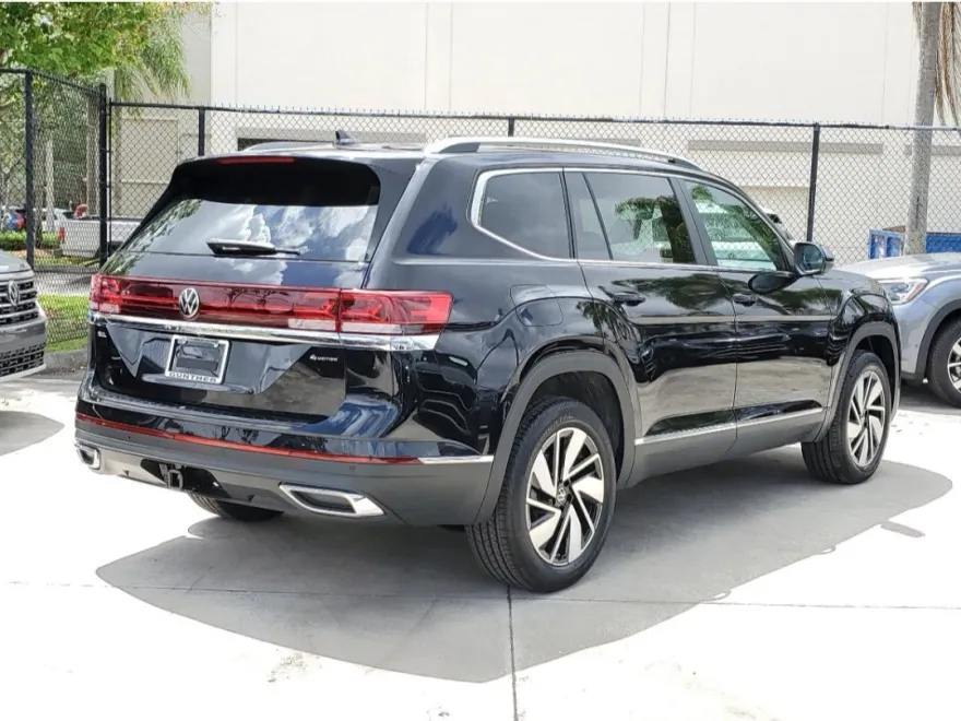 2026 Volkswagen Atlas SE Technology photo 1