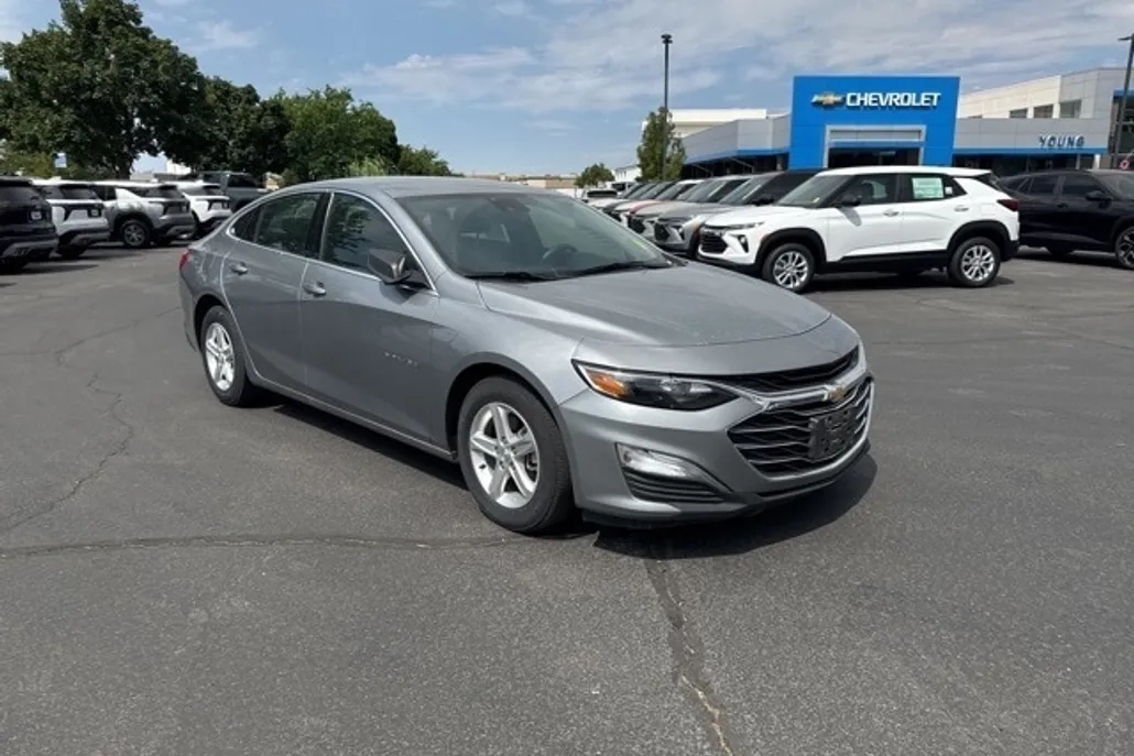 2023 Chevrolet Malibu photo 1