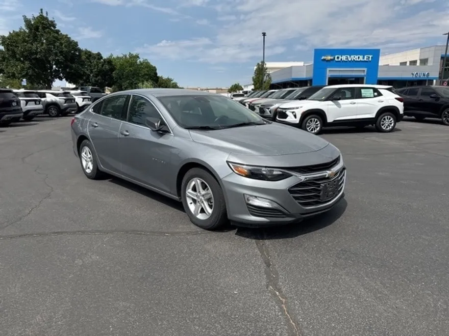 2023 Chevrolet Malibu photo 1