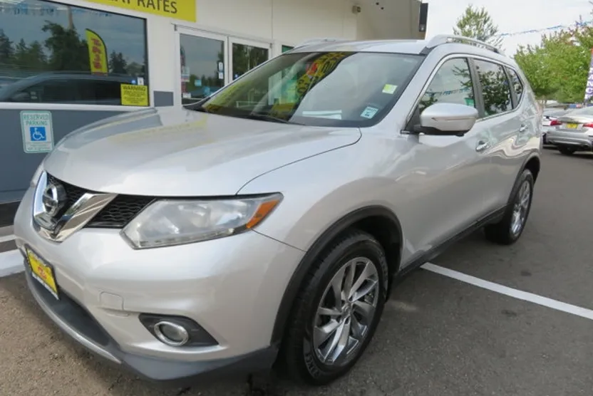 2015 Nissan Rogue SL photo 1
