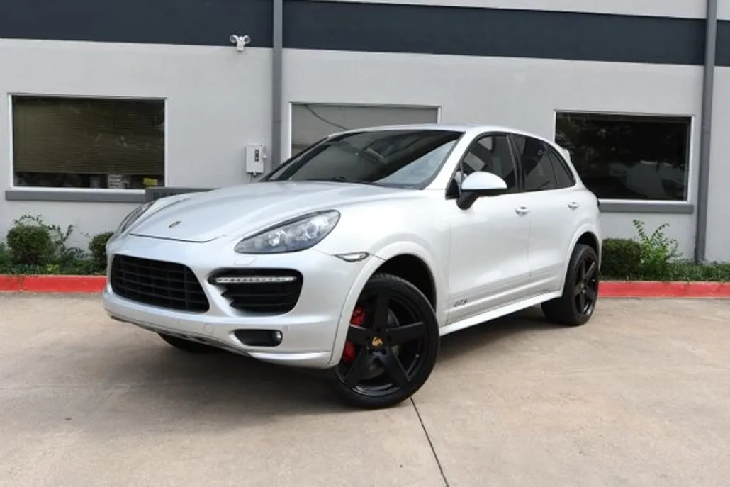 2013 Porsche Cayenne GTS photo 1