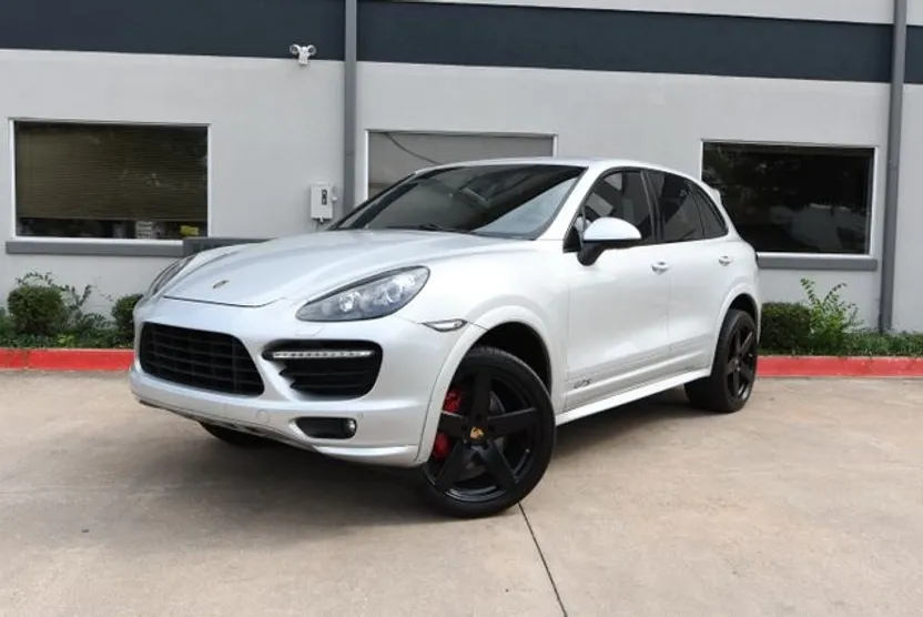 2013 Porsche Cayenne GTS photo 1