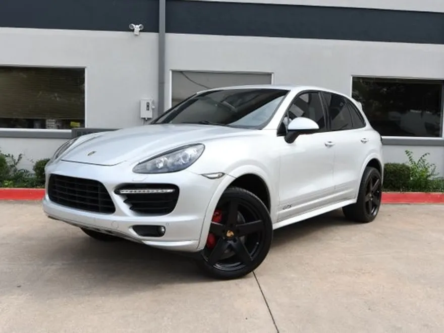 2013 Porsche Cayenne GTS photo 1