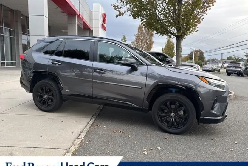 2022 Toyota RAV4 Hybrid SE photo 1