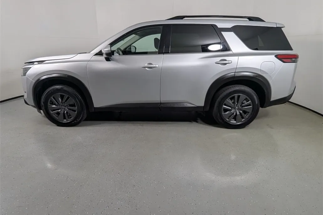 2024 Nissan Pathfinder SV photo 1