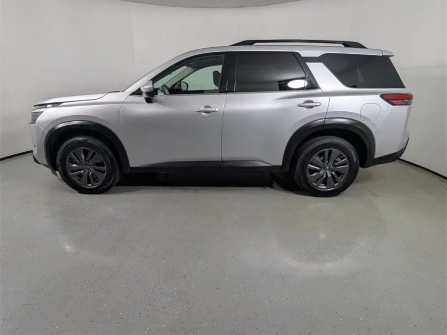 2024 Nissan Pathfinder SV photo 1