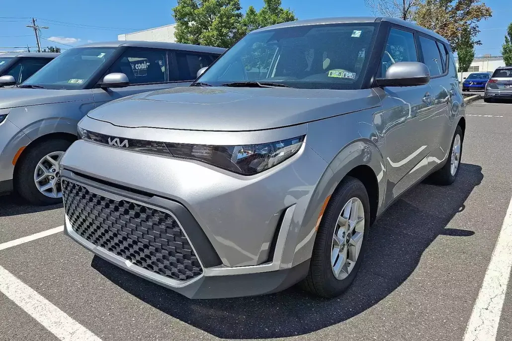 2024 Kia Soul LX photo 1