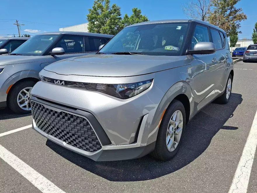 2024 Kia Soul LX photo 1