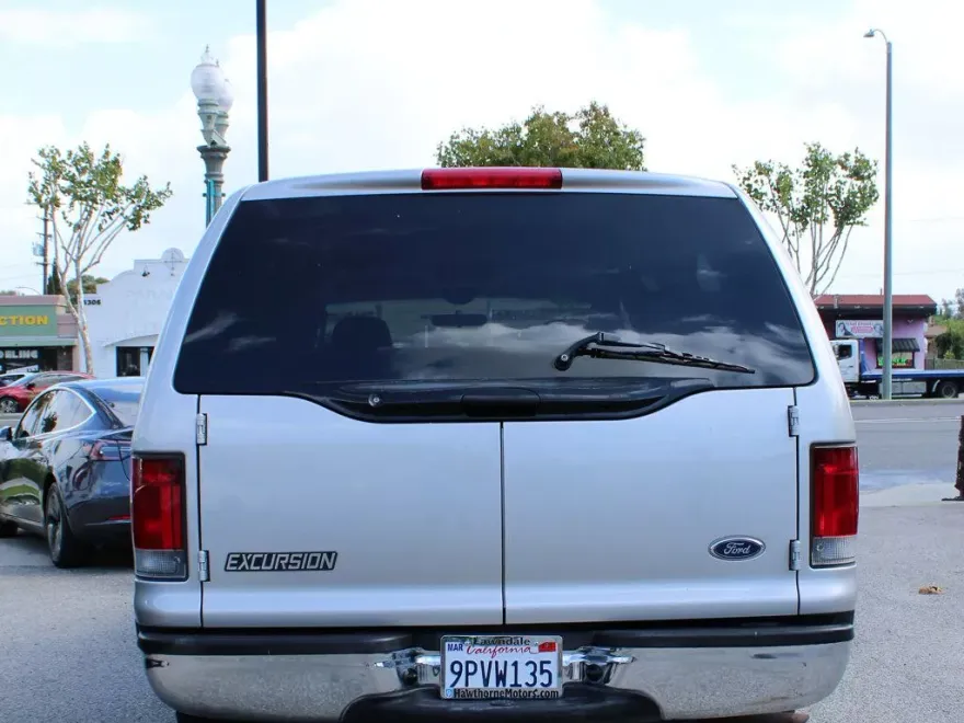 2005 Ford Excursion XLT photo 1
