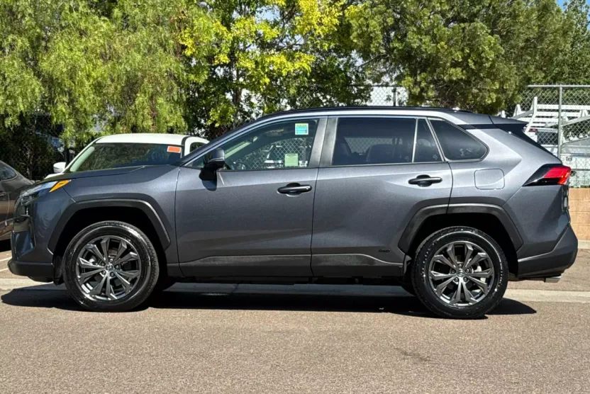 2023 Toyota RAV4 Hybrid XLE Premium photo 1
