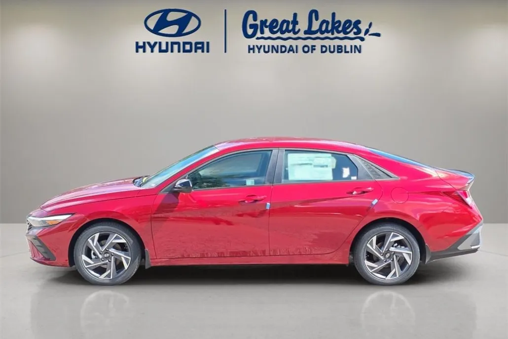 2025 Hyundai Elantra SEL Sport photo 1