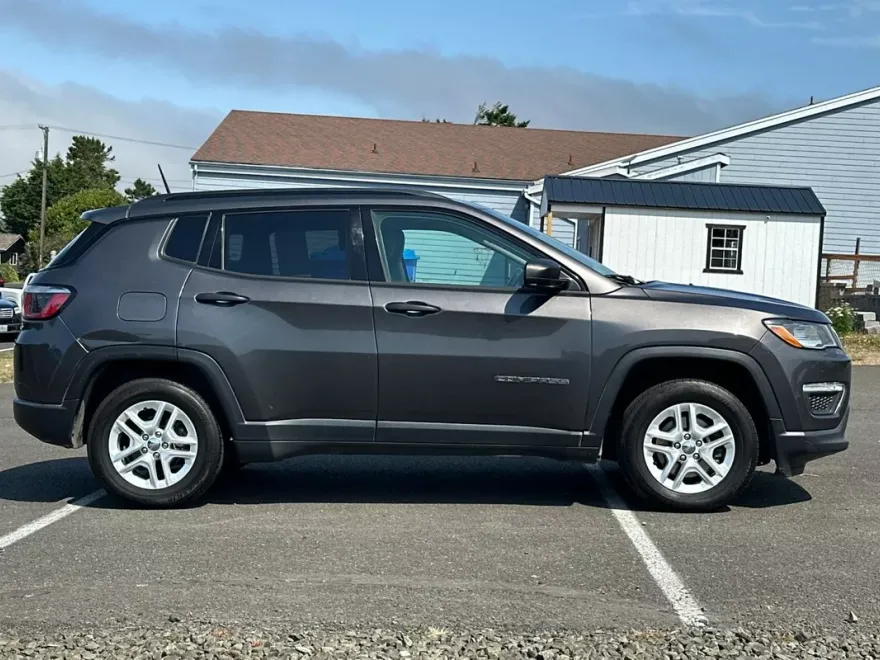 2018 Jeep Compass Sport photo 1