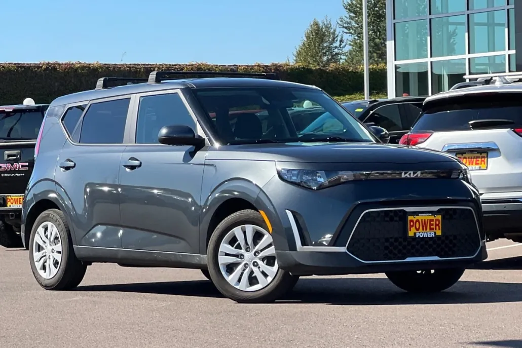 2024 Kia Soul LX photo 1