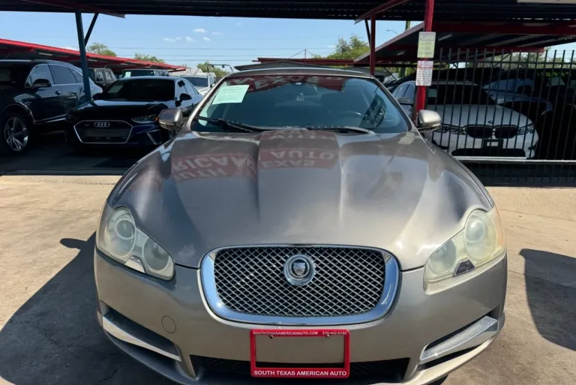 2011 Jaguar XF photo 1