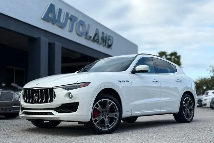 2019 Maserati Levante Base photo 1