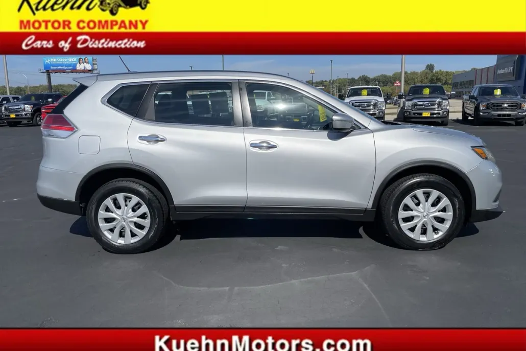 2015 Nissan Rogue S photo 1
