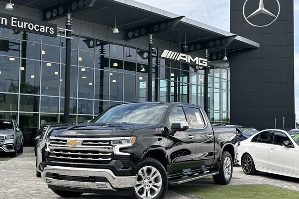 2023 Chevrolet Silverado 1500 LTZ photo 1