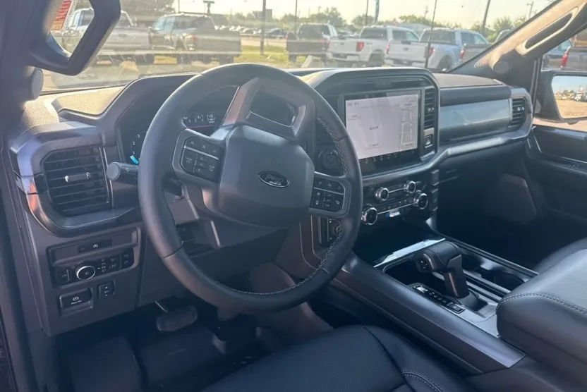 2025 Ford F-150 Lariat photo 1