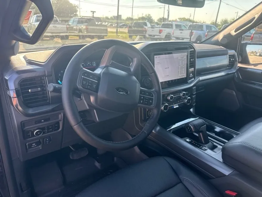 2025 Ford F-150 Lariat photo 1