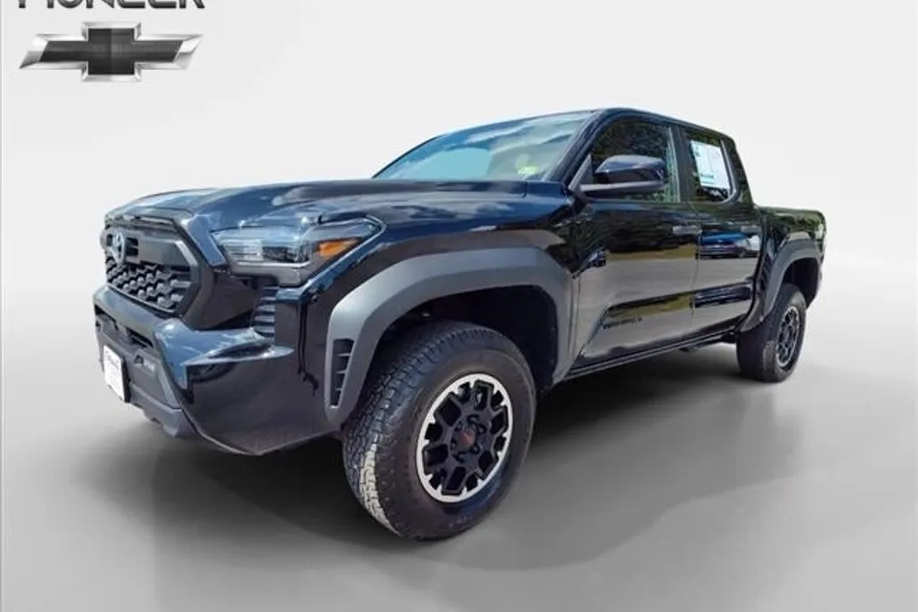 2024 Toyota Tacoma SR5 photo 1