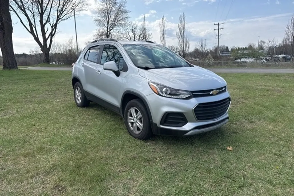 2022 Chevrolet Trax LT photo 1