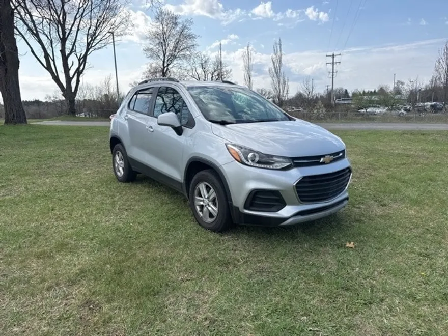 2022 Chevrolet Trax LT photo 1